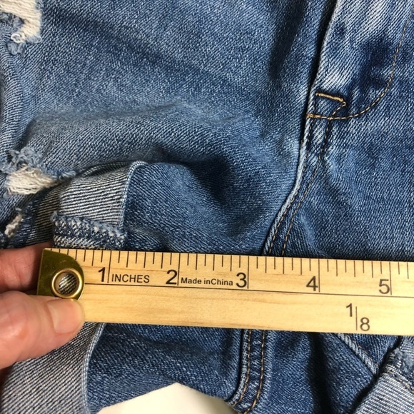 Blank NYC The Fulton Denim Jean Shorts Sz 26 Ripped Mid-rise Cuffed Raw Hem Blue - Picture 8 of 10